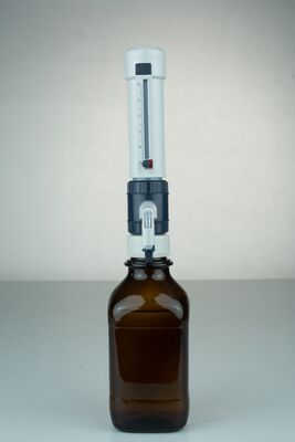 Εξοπλισμός επεξεργασίας υγρών υψηλής ακρίβειας για εργαστηριακή χρήση χημικών και αντιδραστηρίων